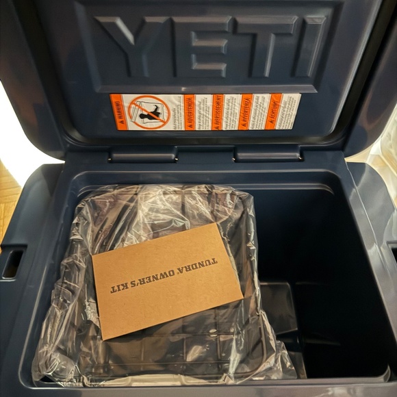 Yetti 35 Tundra cooler - Picture 3 of 7